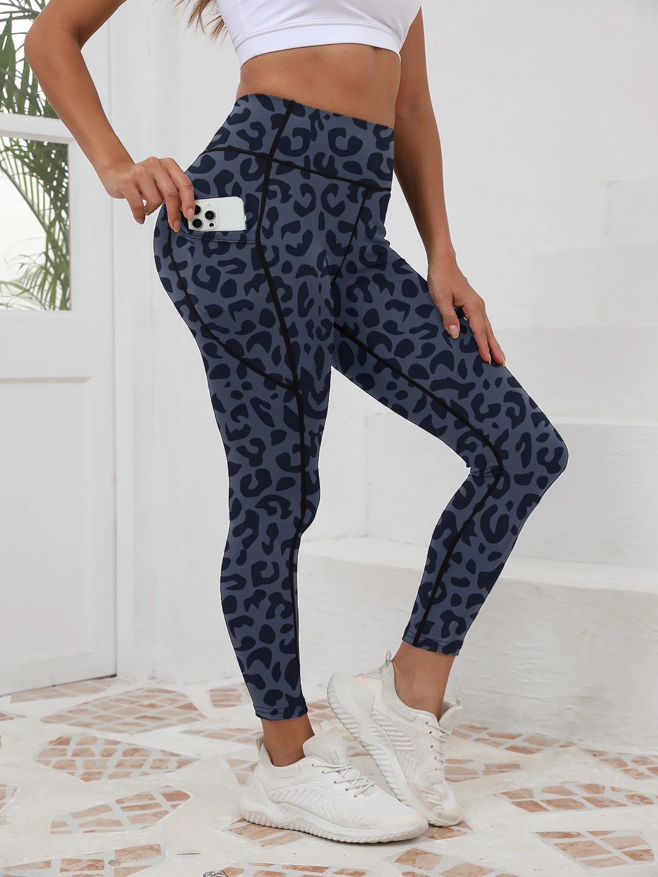Printed women's high waistband pocket fitness pants paired with tight abdominal yoga pants, suitable for running, hiking, and sp