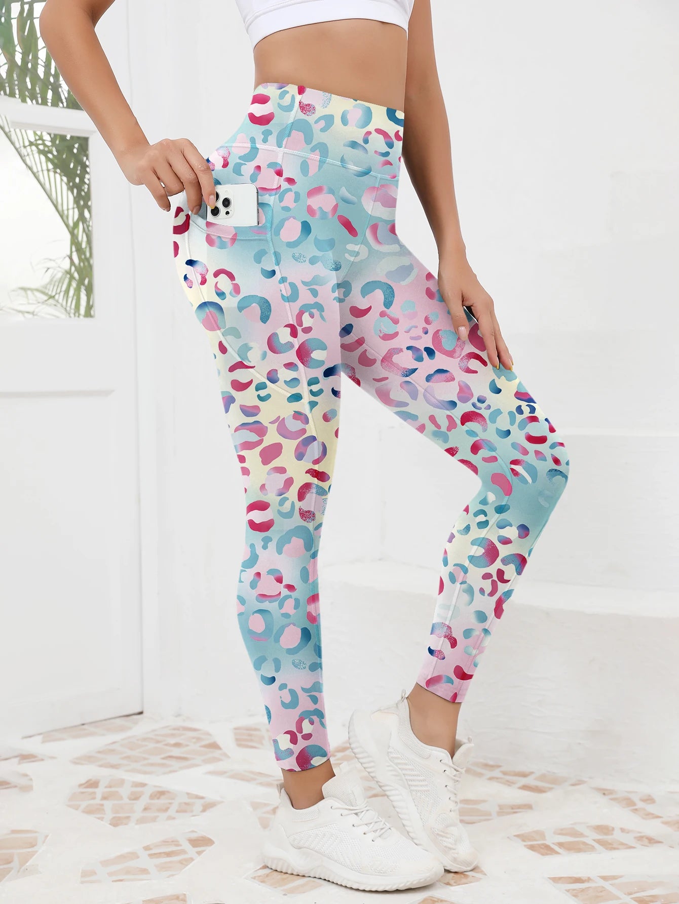 Printed women's high waistband pocket fitness pants paired with tight abdominal yoga pants, suitable for running, hiking, and sp