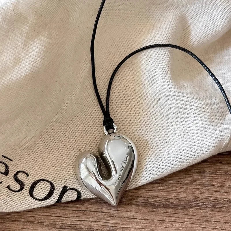 LATS Red Heart Pendant Necklace Vintage 80s Aesthetic Love Inspired Choker New Fashion Romantic Heart Necklace for Women