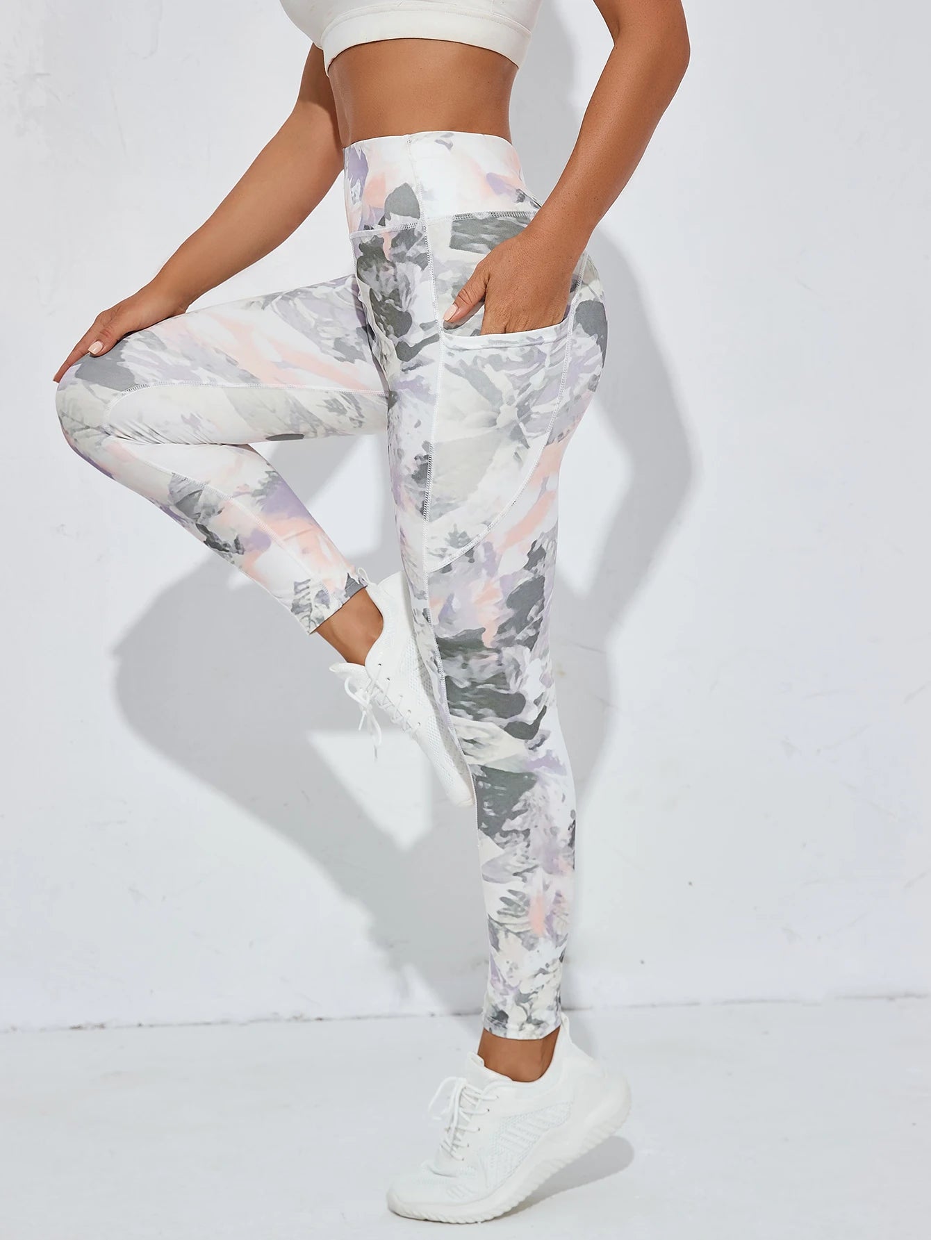 Printed women's high waistband pocket fitness pants paired with tight abdominal yoga pants, suitable for running, hiking, and sp