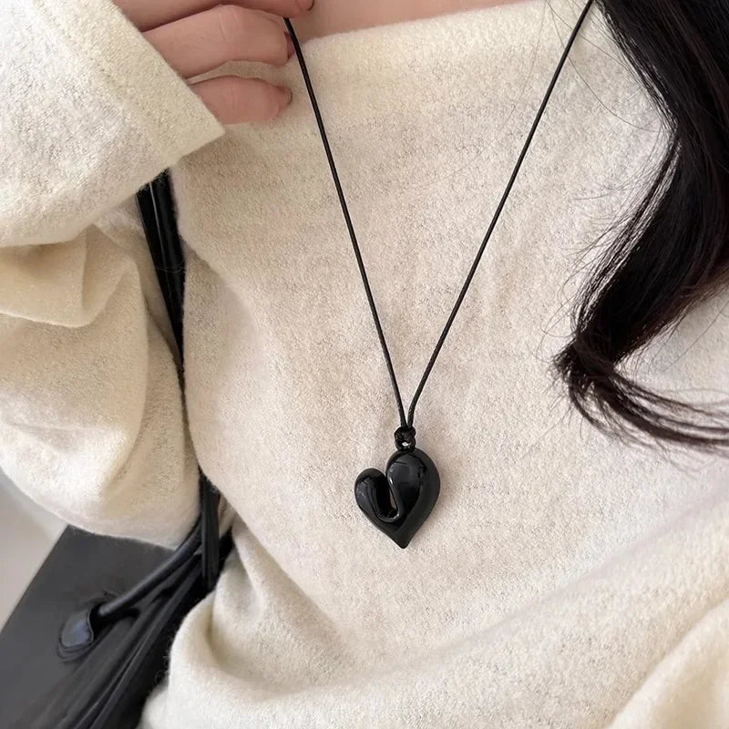 LATS Red Heart Pendant Necklace Vintage 80s Aesthetic Love Inspired Choker New Fashion Romantic Heart Necklace for Women